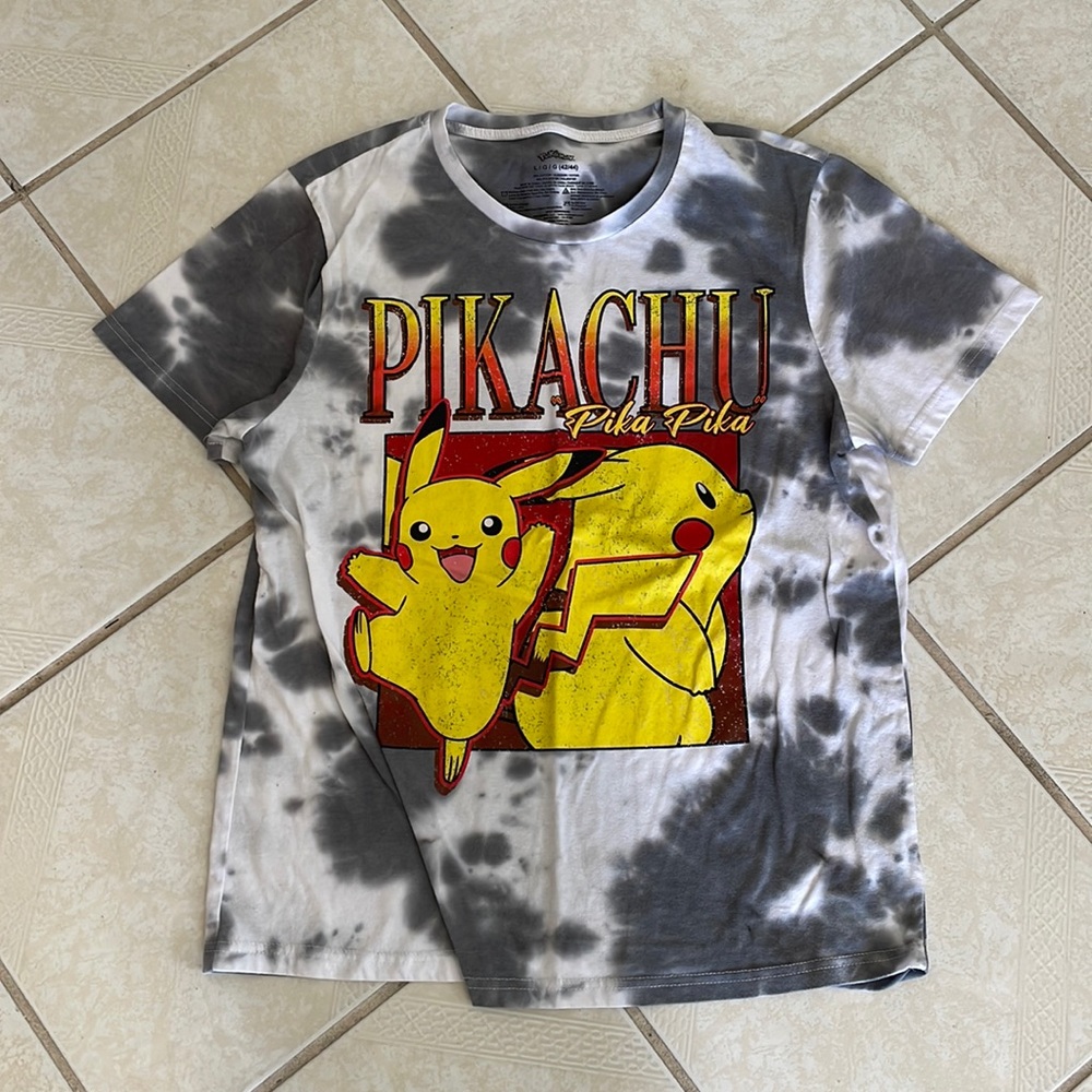 Pikachu Pika Pika T-shirt Size Large